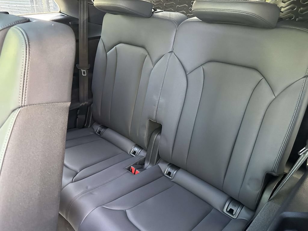 Used 2023 Audi Q7 2.0T Premium w/ Convenience Package AWD/4WD image 14
