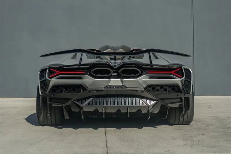 Used 2024 Lamborghini Revuelto image 11