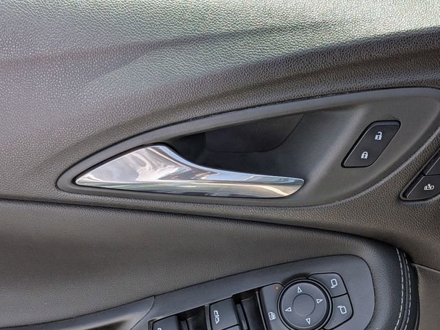 Used 2023 Buick Encore GX Essence w/ Experience Buick Package FWD image 12