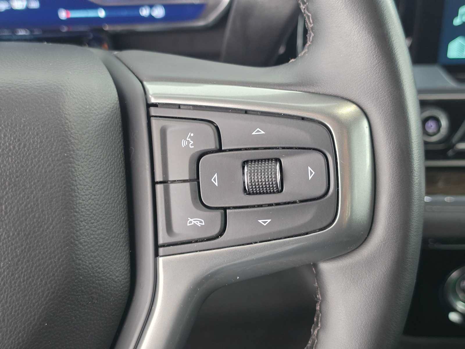 Used 2023 Chevrolet Silverado 1500 LT AWD/4WD image 30