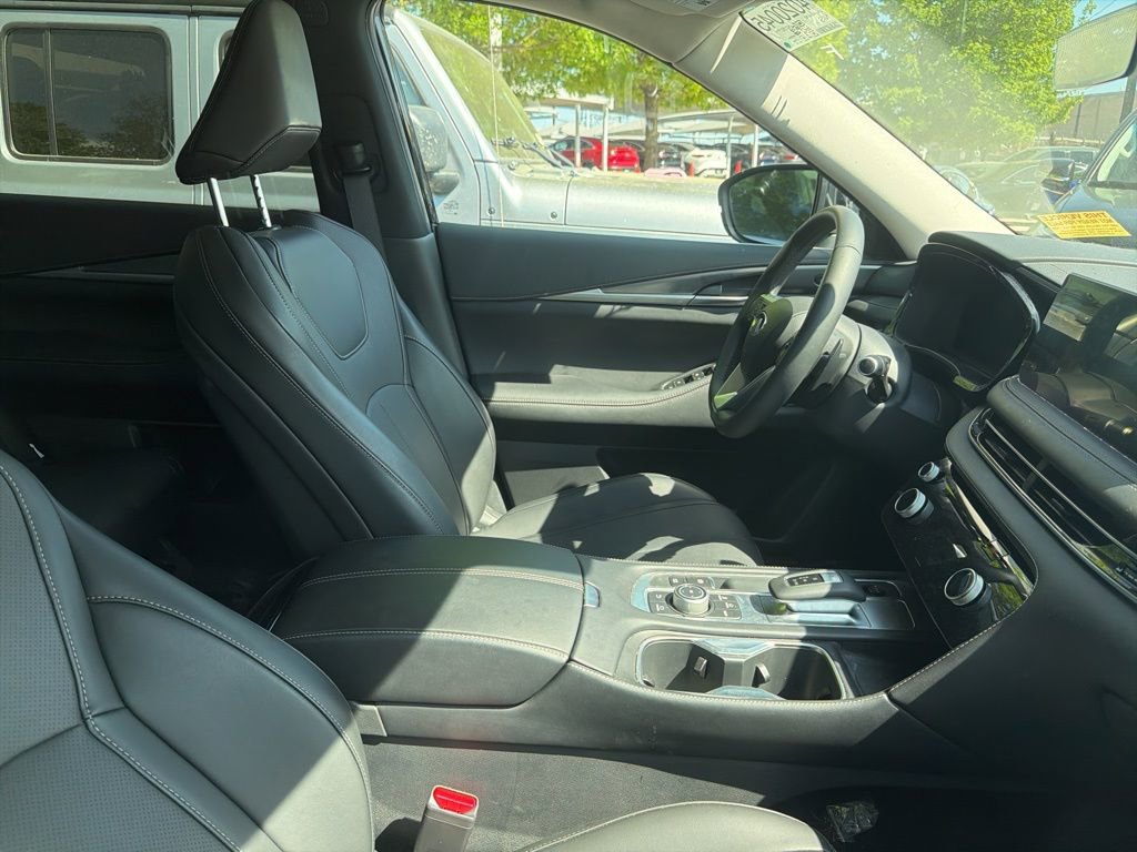 Certified 2026 INFINITI QX60 Pure image 3