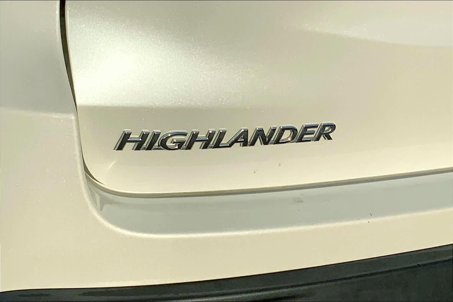 Used 2017 Toyota Highlander LE FWD image 32