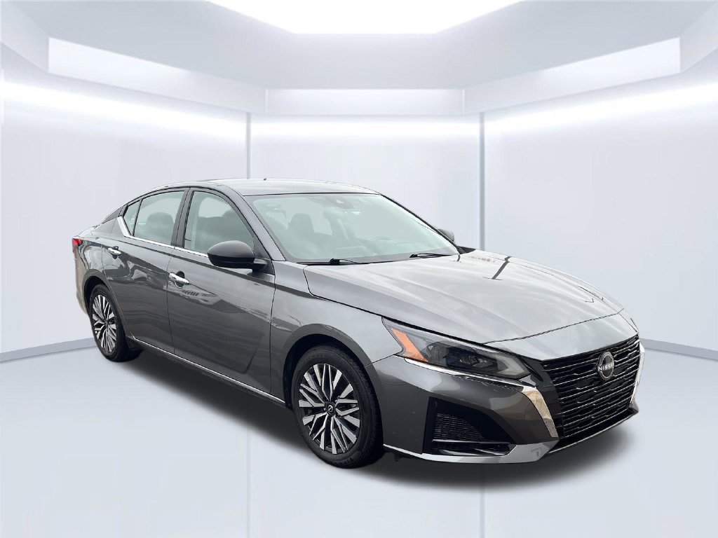 Used 2025 Nissan Altima 2.5 SV FWD image 8