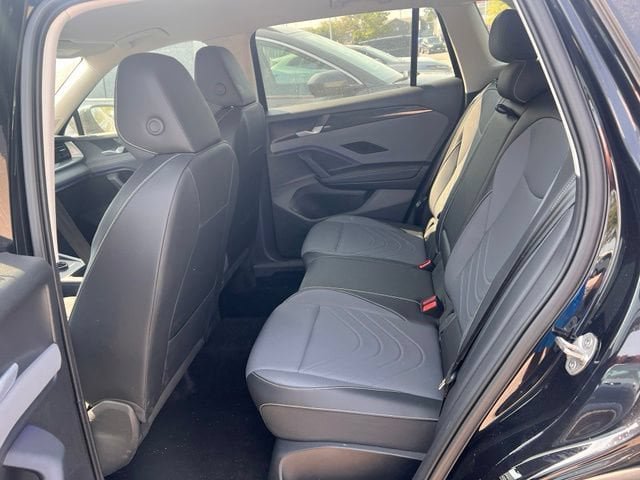Used 2026 Volkswagen Tiguan SE AWD/4WD image 10