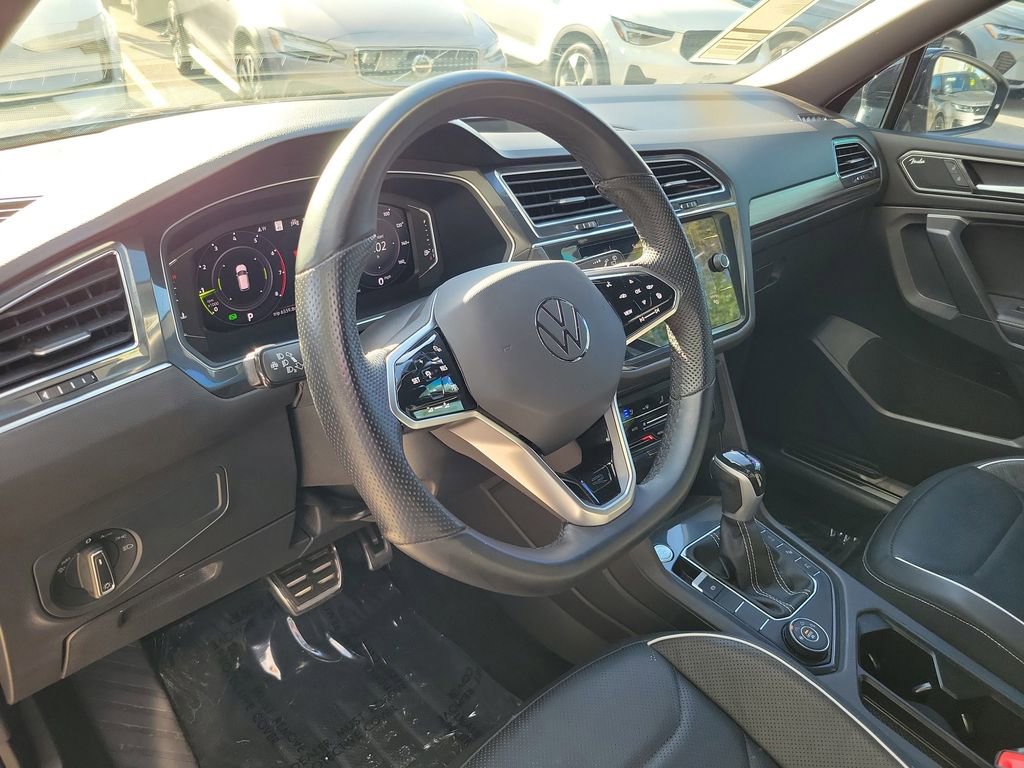Used 2023 Volkswagen Tiguan SEL R-Line image 23