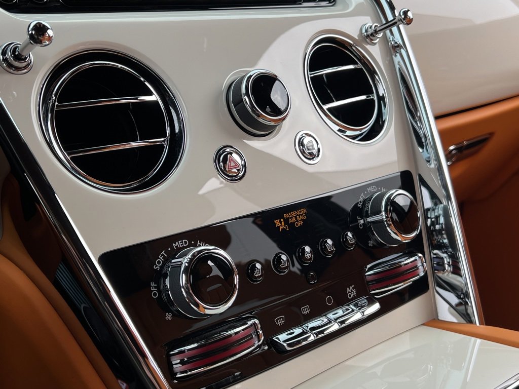 Used 2022 Rolls-Royce Cullinan image 32