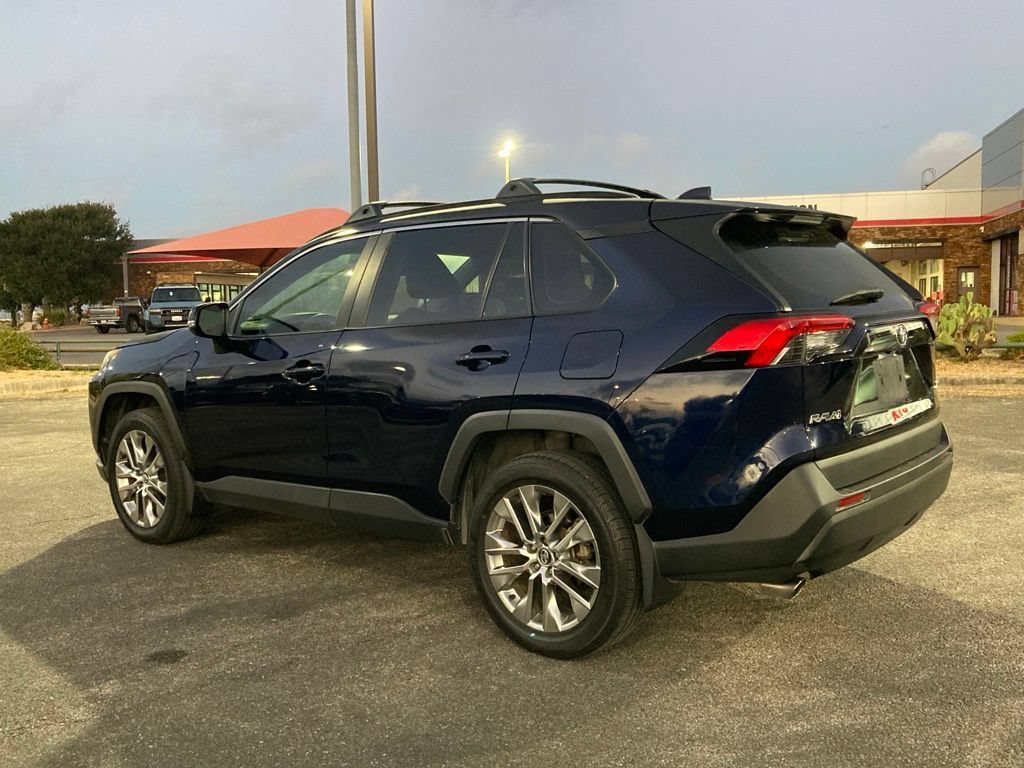 Used 2021 Toyota RAV4 XLE Premium FWD image 7