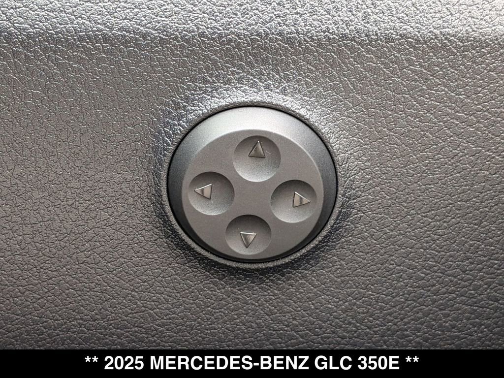 Used 2025 Mercedes-Benz GLC 350e 4MATIC image 17