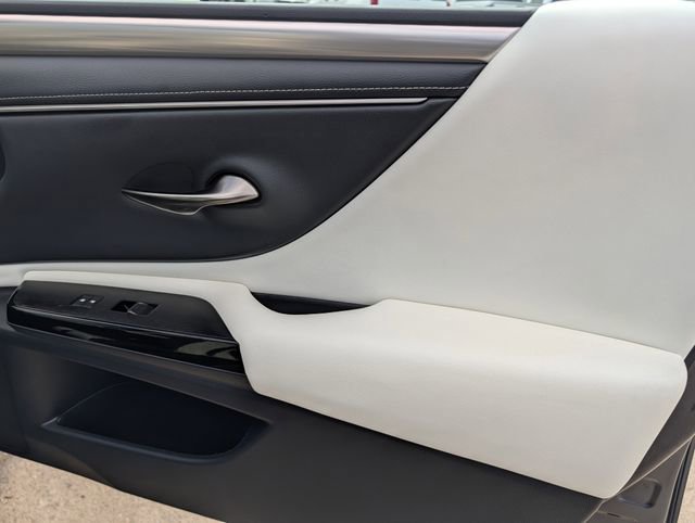 Used 2023 Lexus ES 300h F Sport image 35