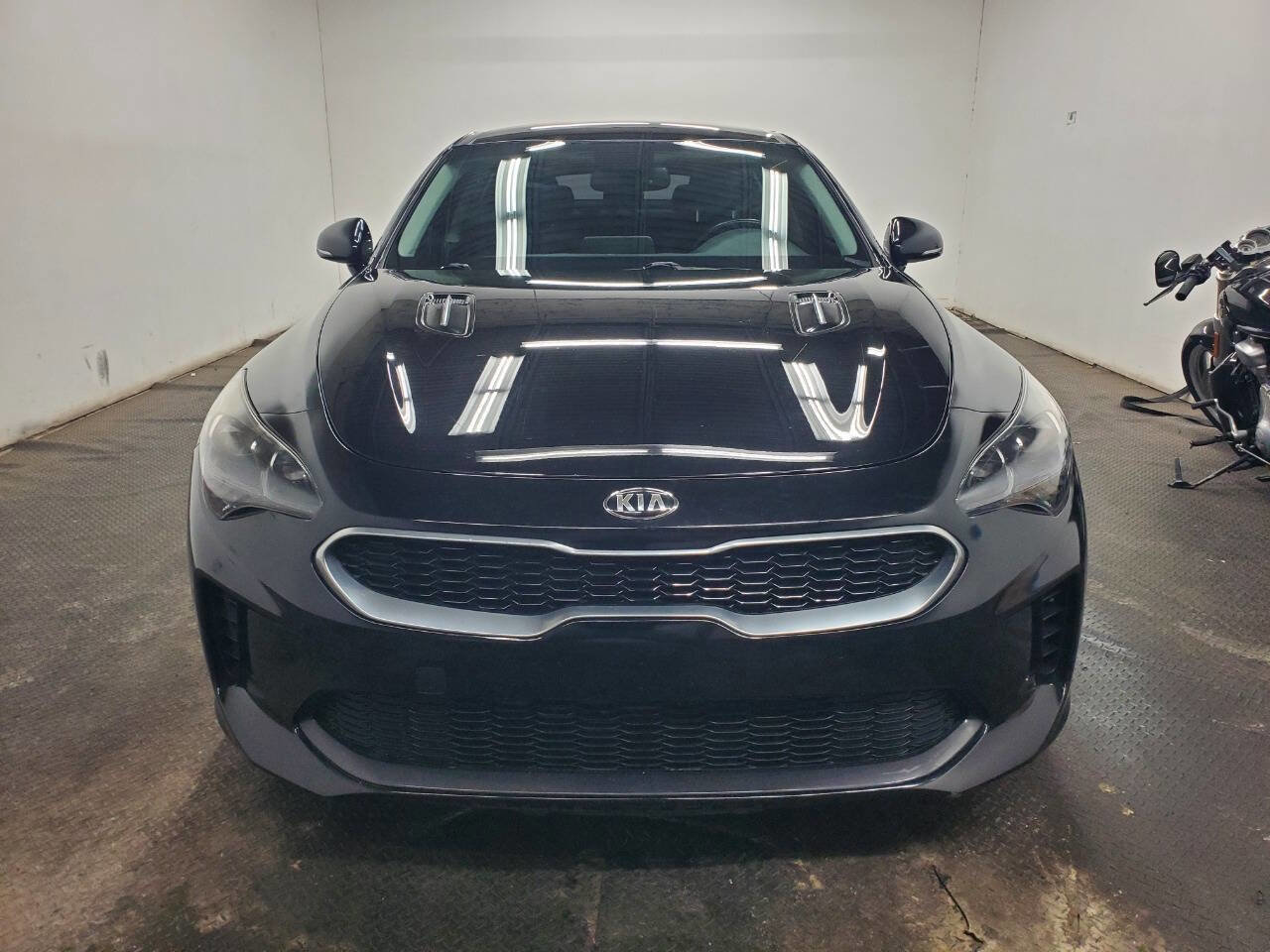 Used 2018 Kia Stinger Premium RWD image 2