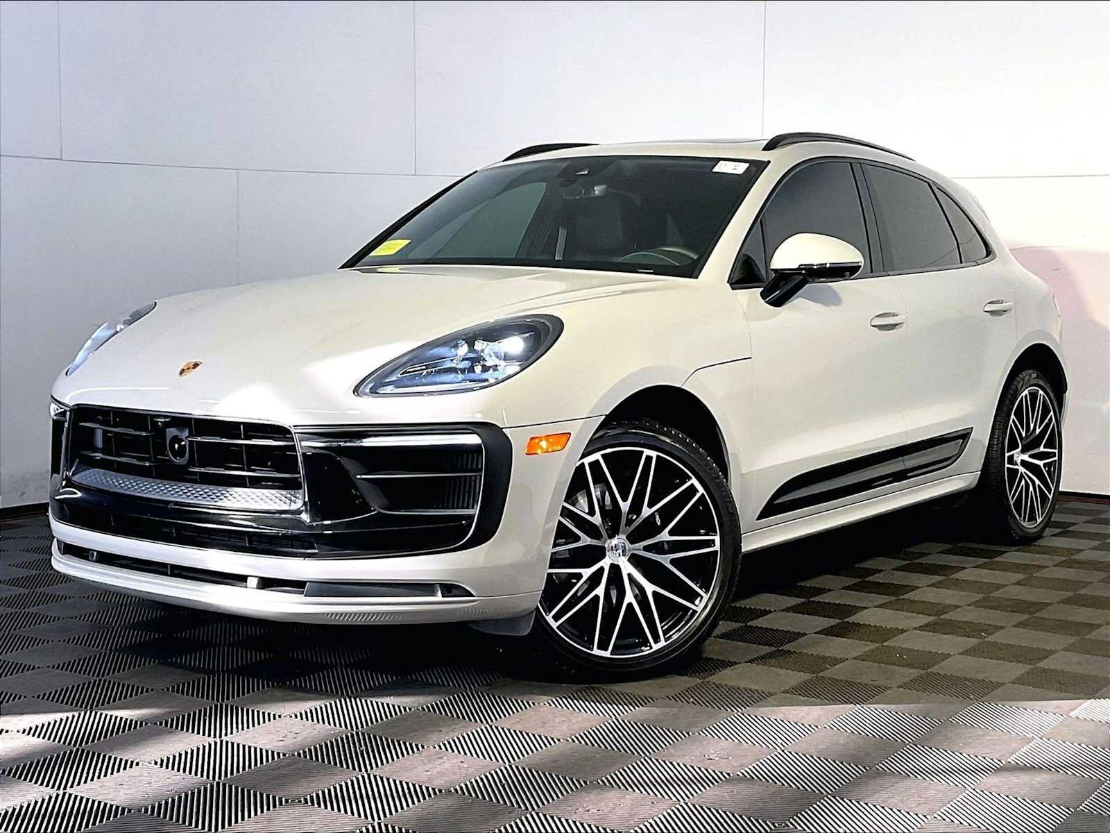 Certified 2024 Porsche Macan S AWD/4WD image 1