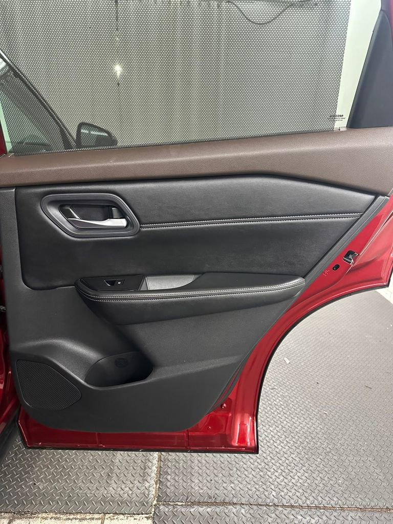 Used 2023 Nissan Rogue SV w/ SV Premium Package image 29