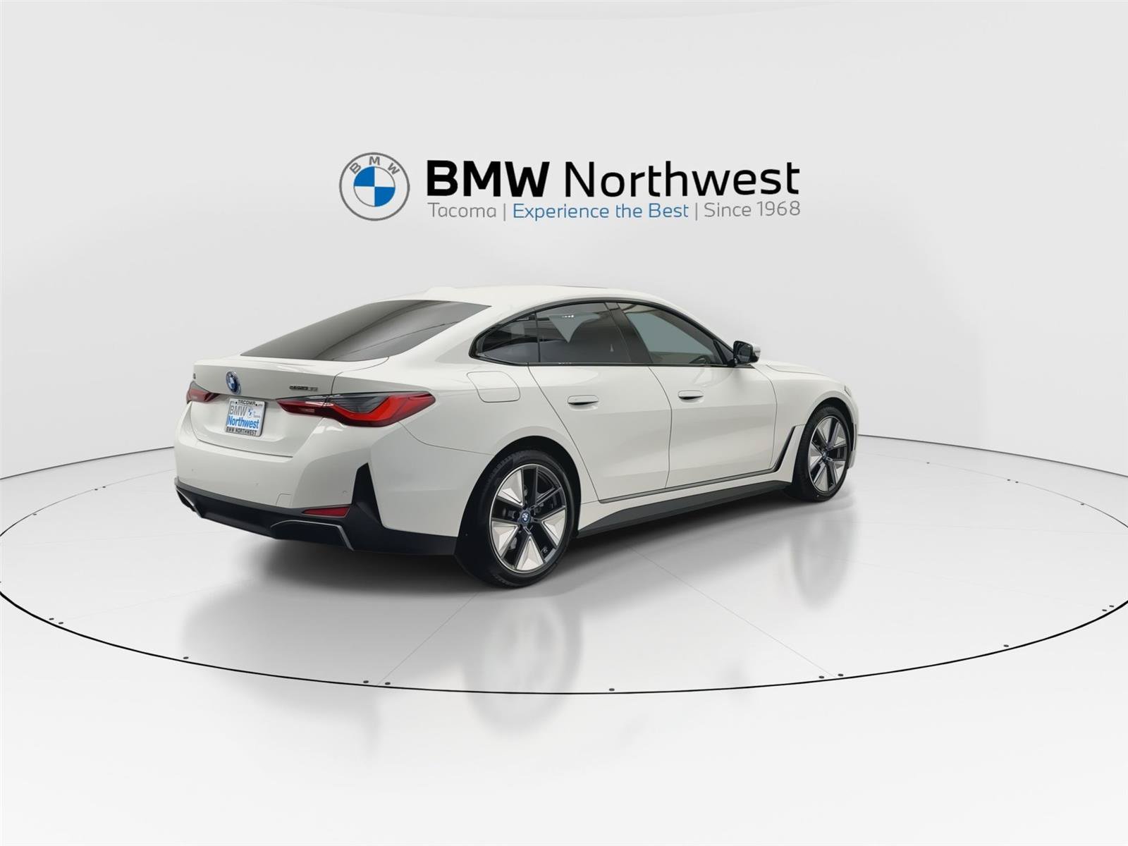 Used 2023 BMW i4 eDrive35 RWD image 3