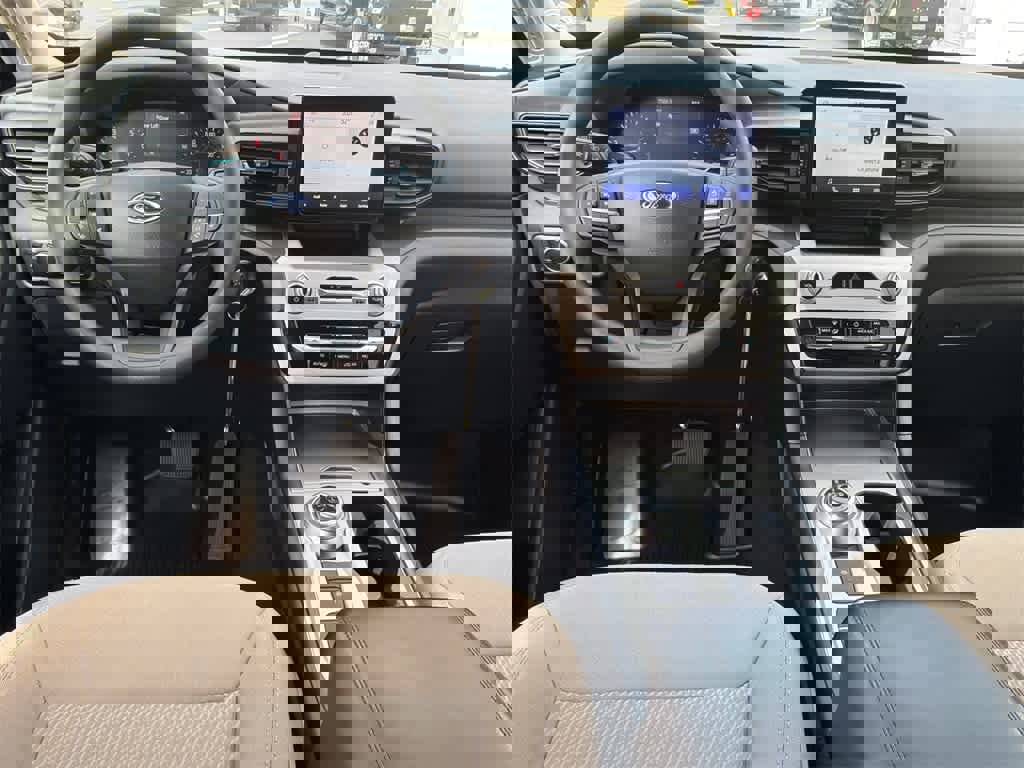 Certified 2024 Ford Explorer 2WD image 21