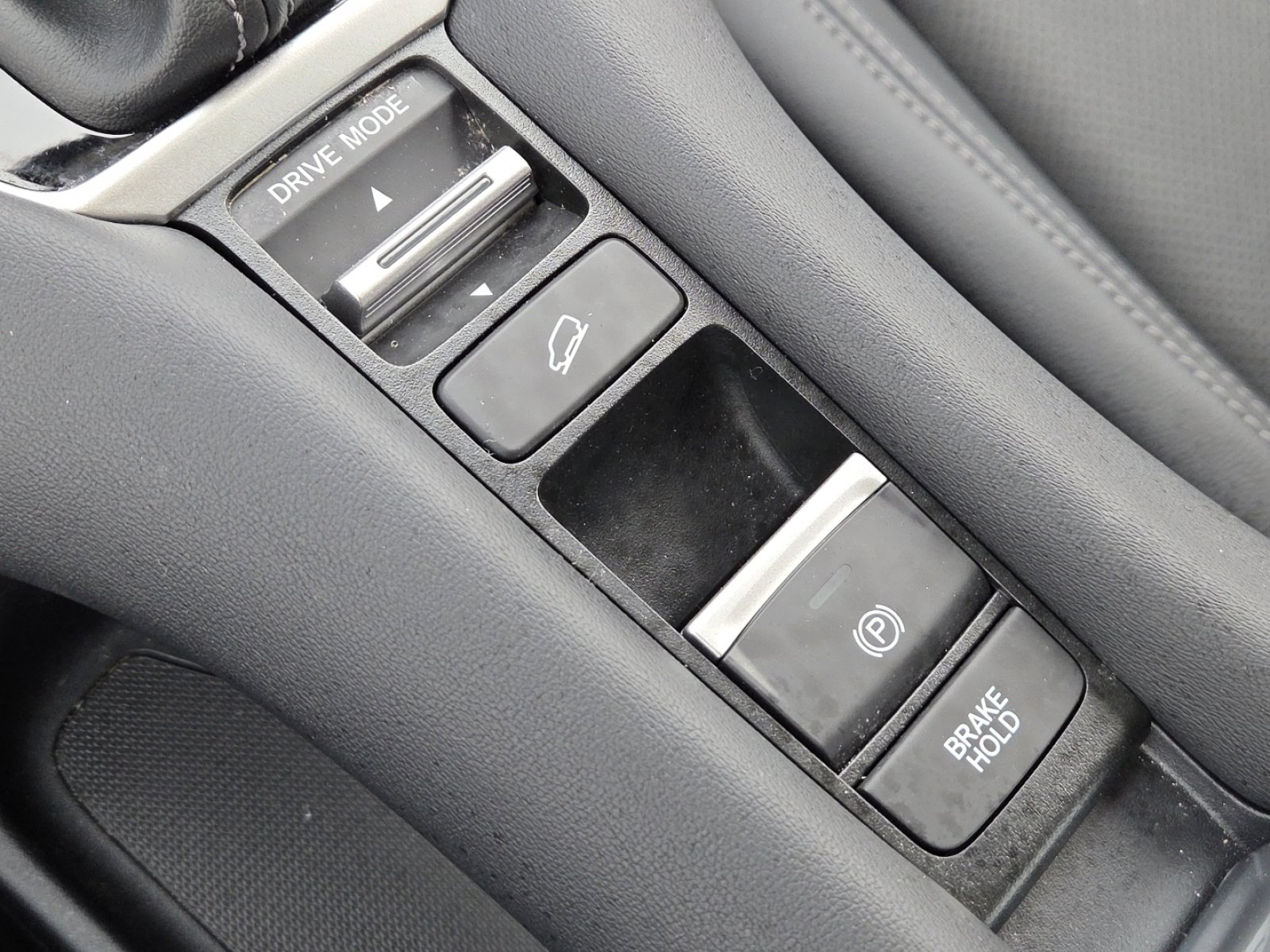 Used 2024 Honda HR-V EX-L image 32