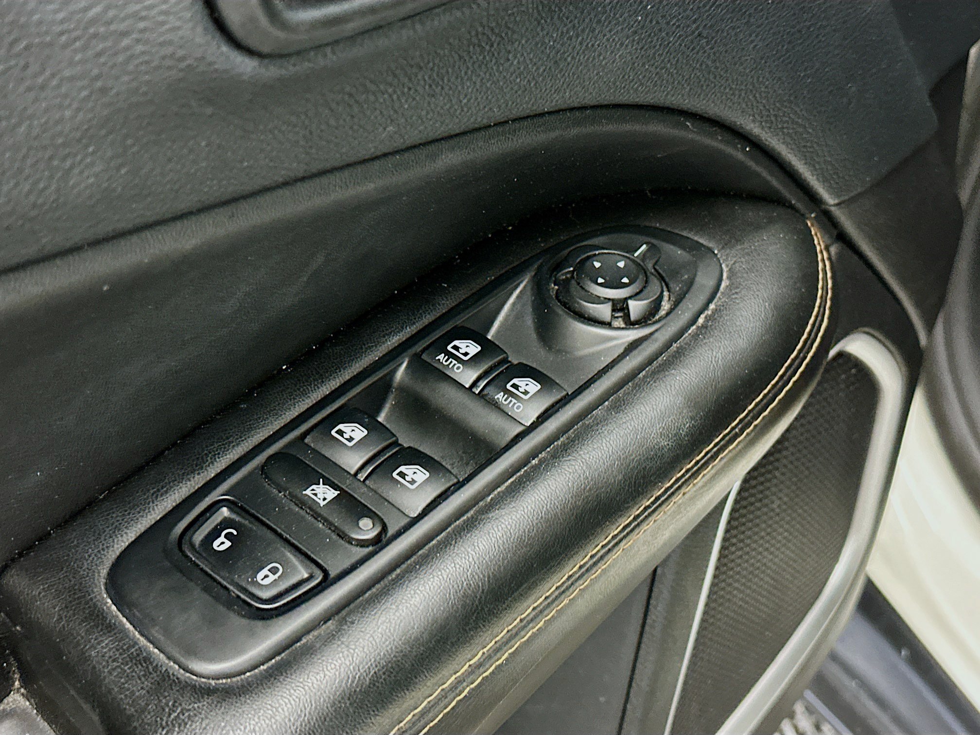 Used 2018 Jeep Compass Limited AWD/4WD image 15