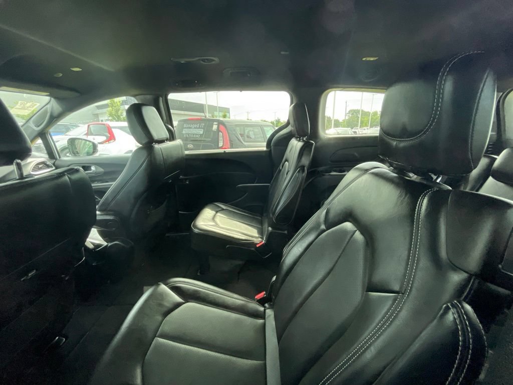 Used 2025 Chrysler Pacifica Select FWD image 5