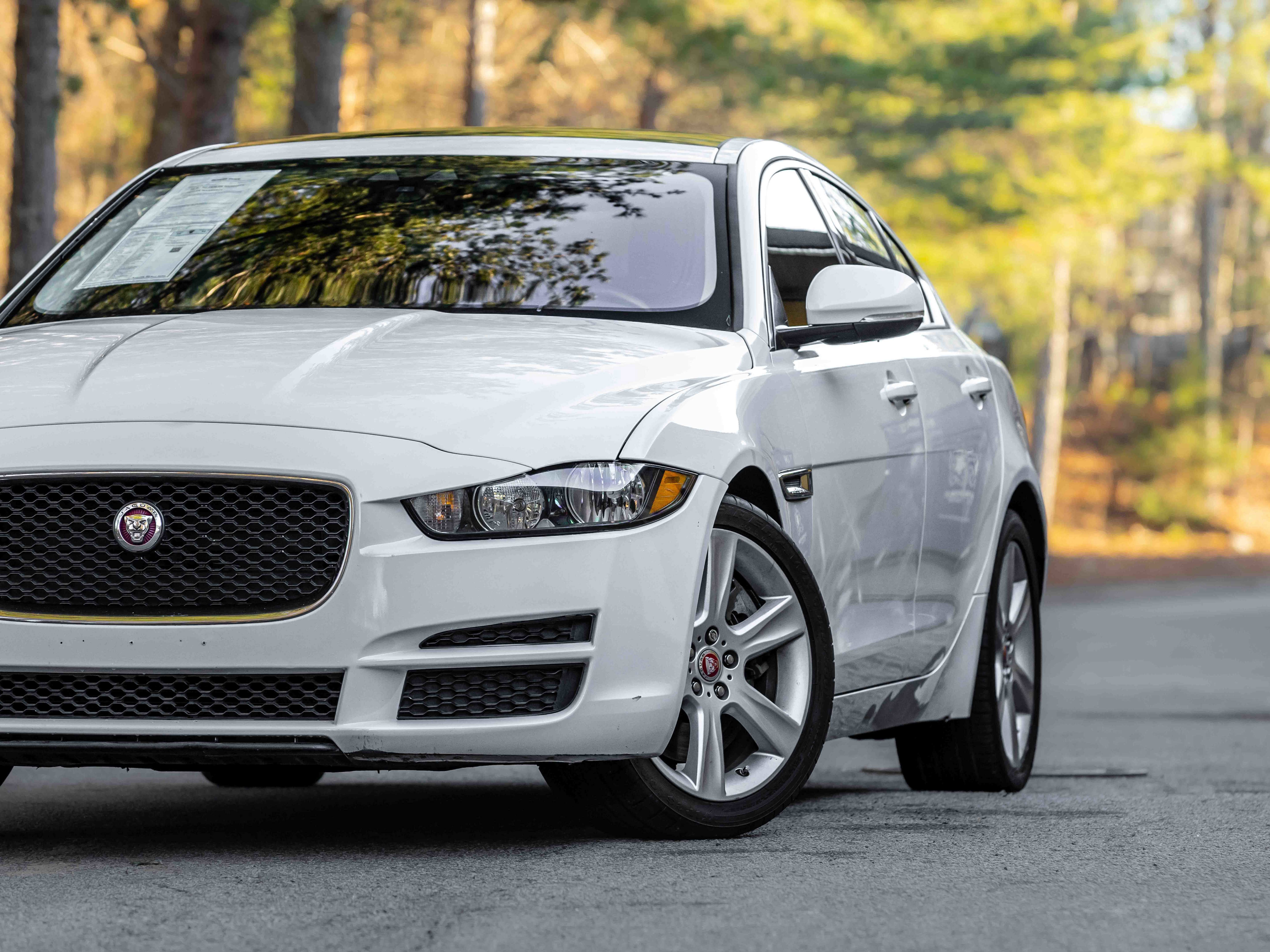 Used 2019 Jaguar XE Premium image 28