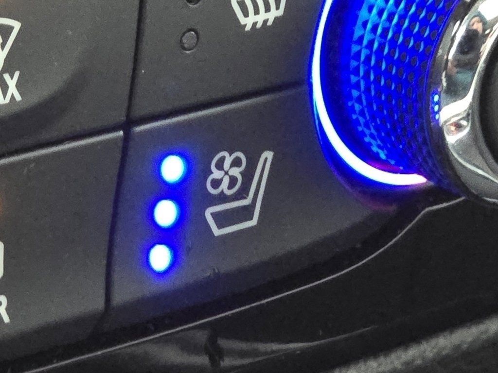 Used 2024 Buick Enclave Avenir image 13