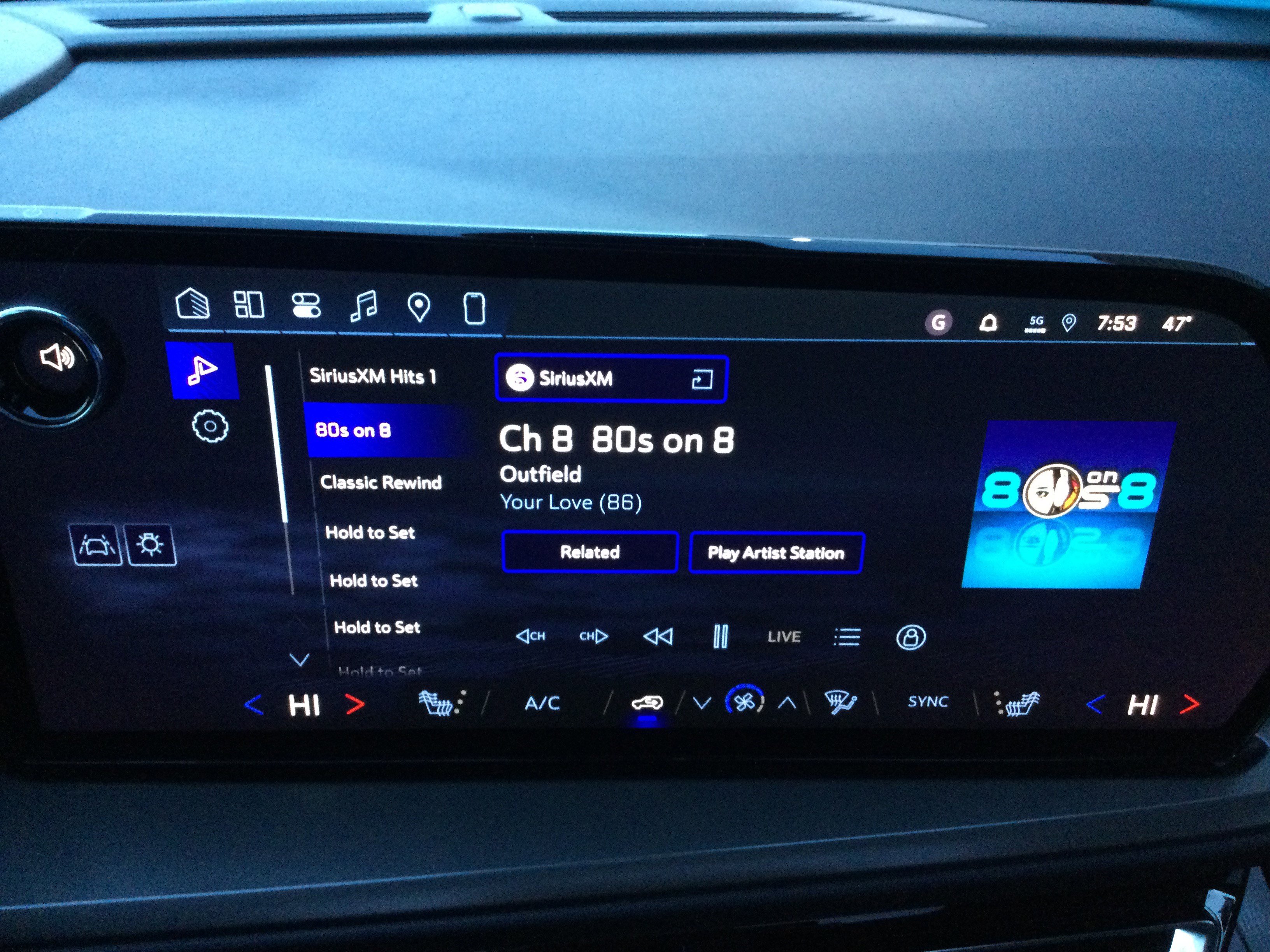 New 2026 Chevrolet Traverse LT w/ Sun and Wheel Package image 11
