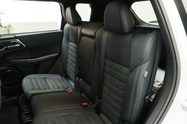 New 2026 Mitsubishi Outlander LE FWD image 24