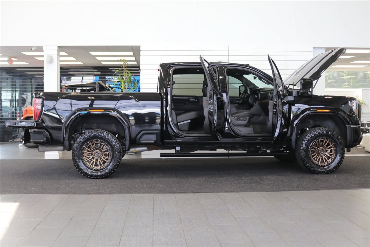 Used 2024 GMC Sierra 3500 AT4 w/ AT4 Premium Plus Package AWD/4WD image 11