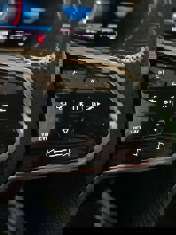 Used 2022 Volkswagen Tiguan SE R-Line image 23