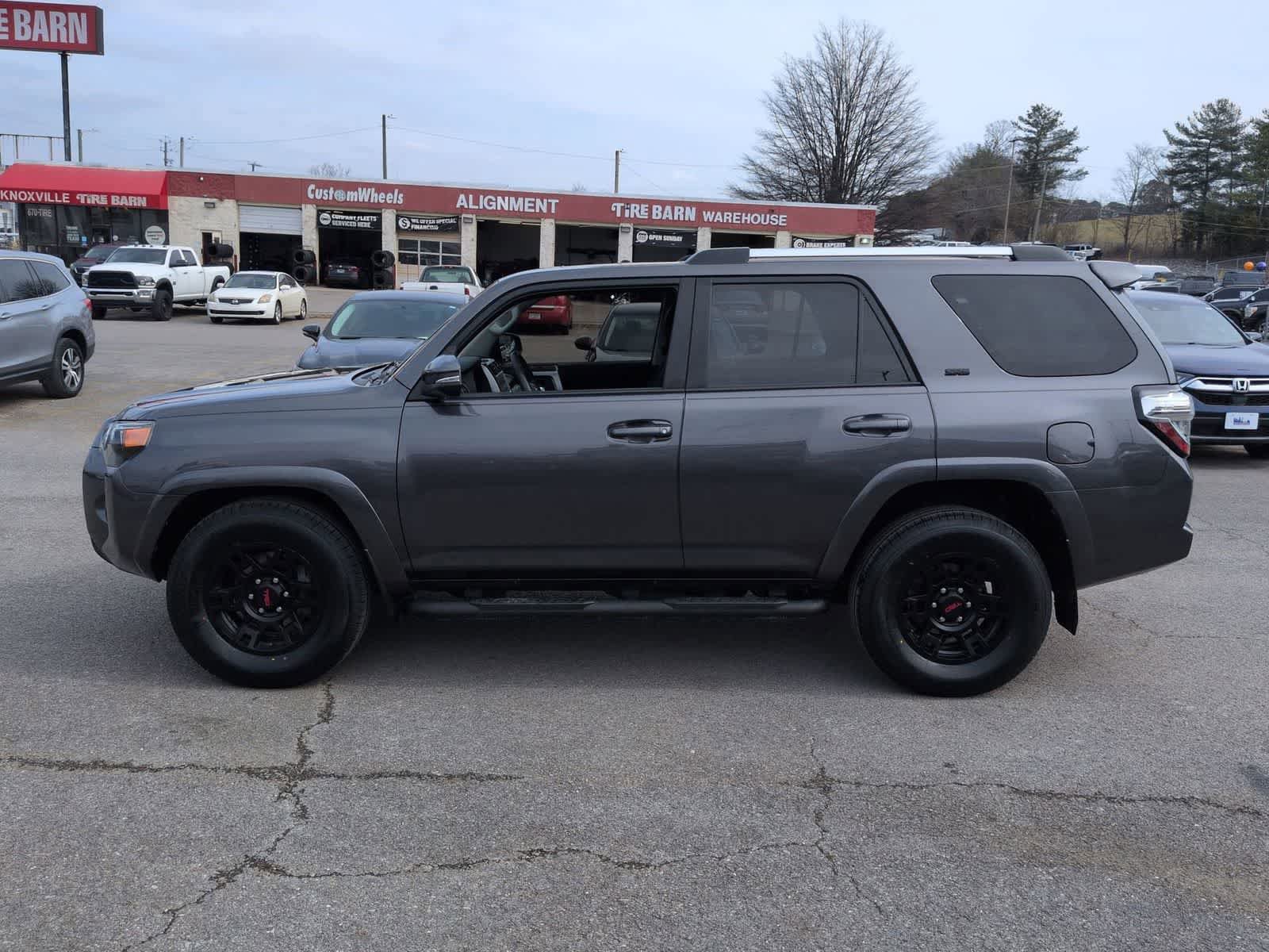 Used 2022 Toyota 4Runner SR5 Premium w/ Moonroof Package RWD image 5