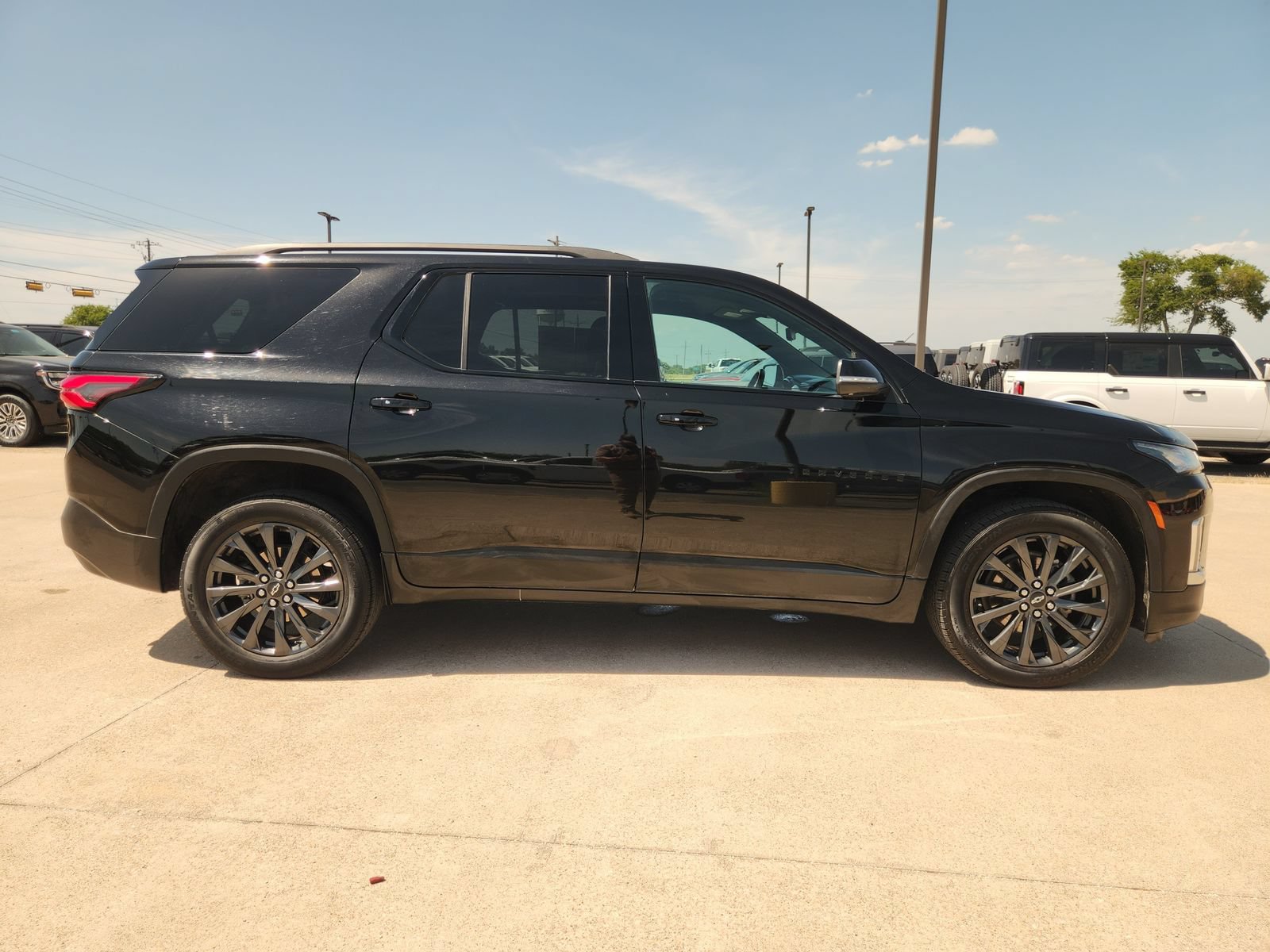 Used 2022 Chevrolet Traverse RS FWD image 7