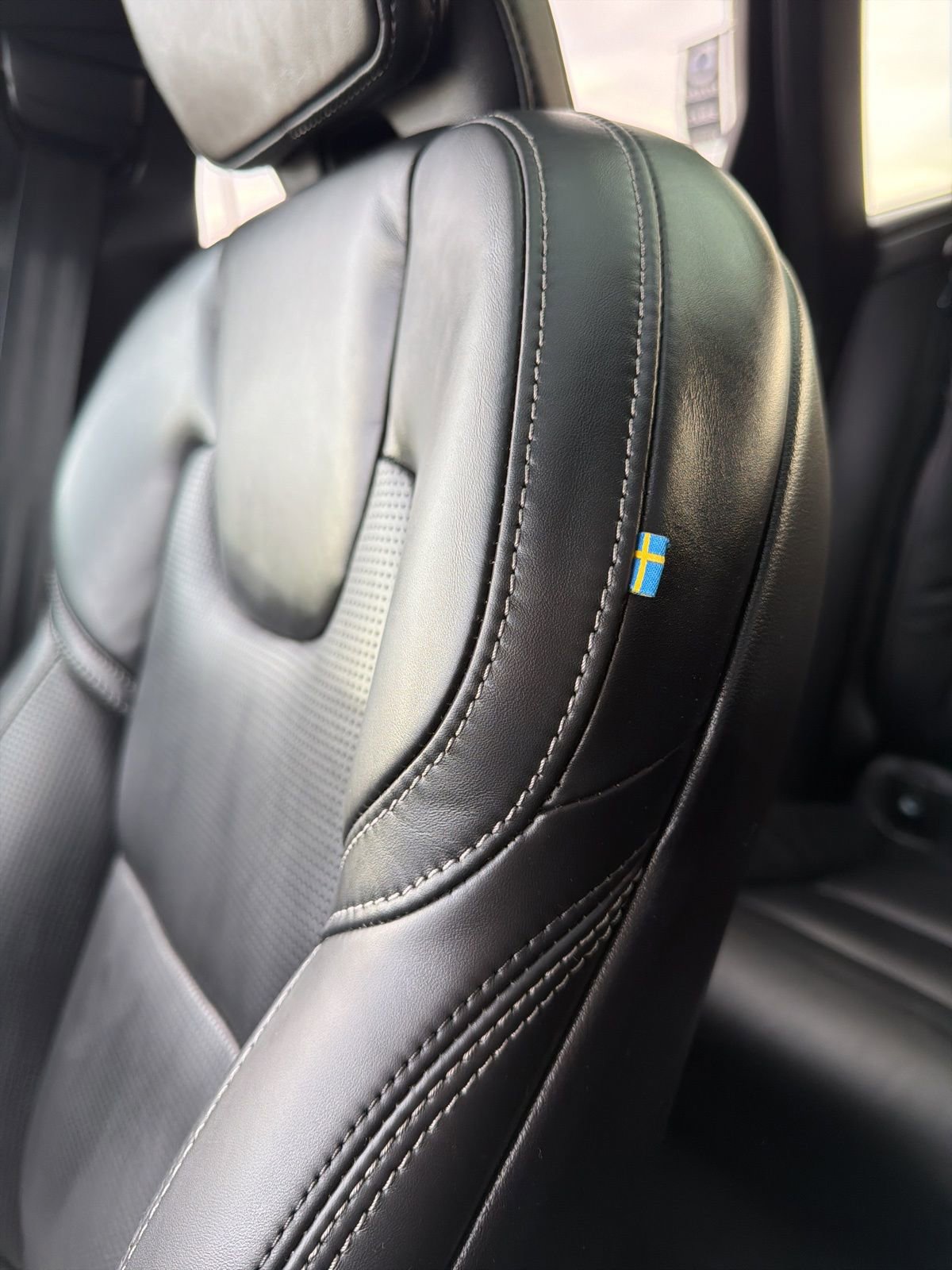 Used 2024 Volvo XC60 B5 Ultimate w/ Protection Package Premier image 33