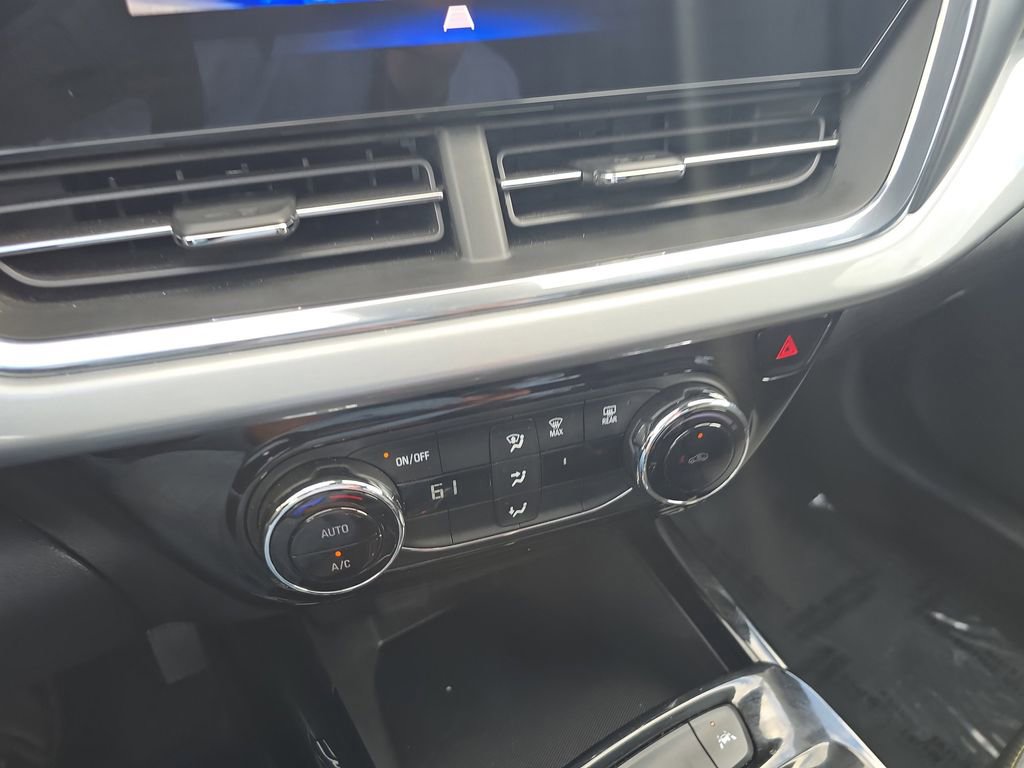 Used 2024 Chevrolet Trax LT image 25