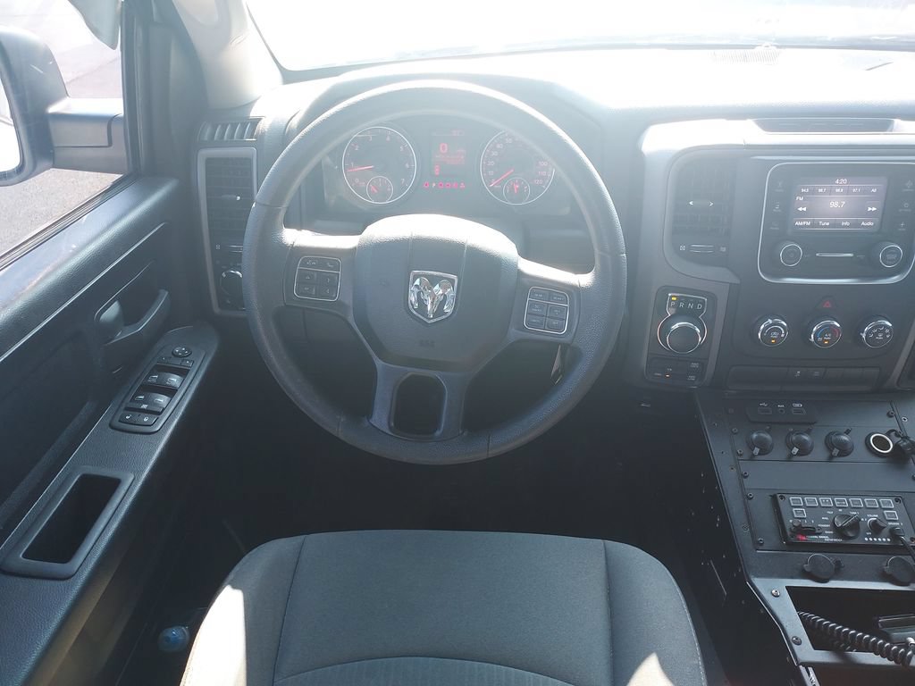 Used 2022 RAM 1500 4x4 Crew Cab Classic w/ Chrome Appearance Group image 16