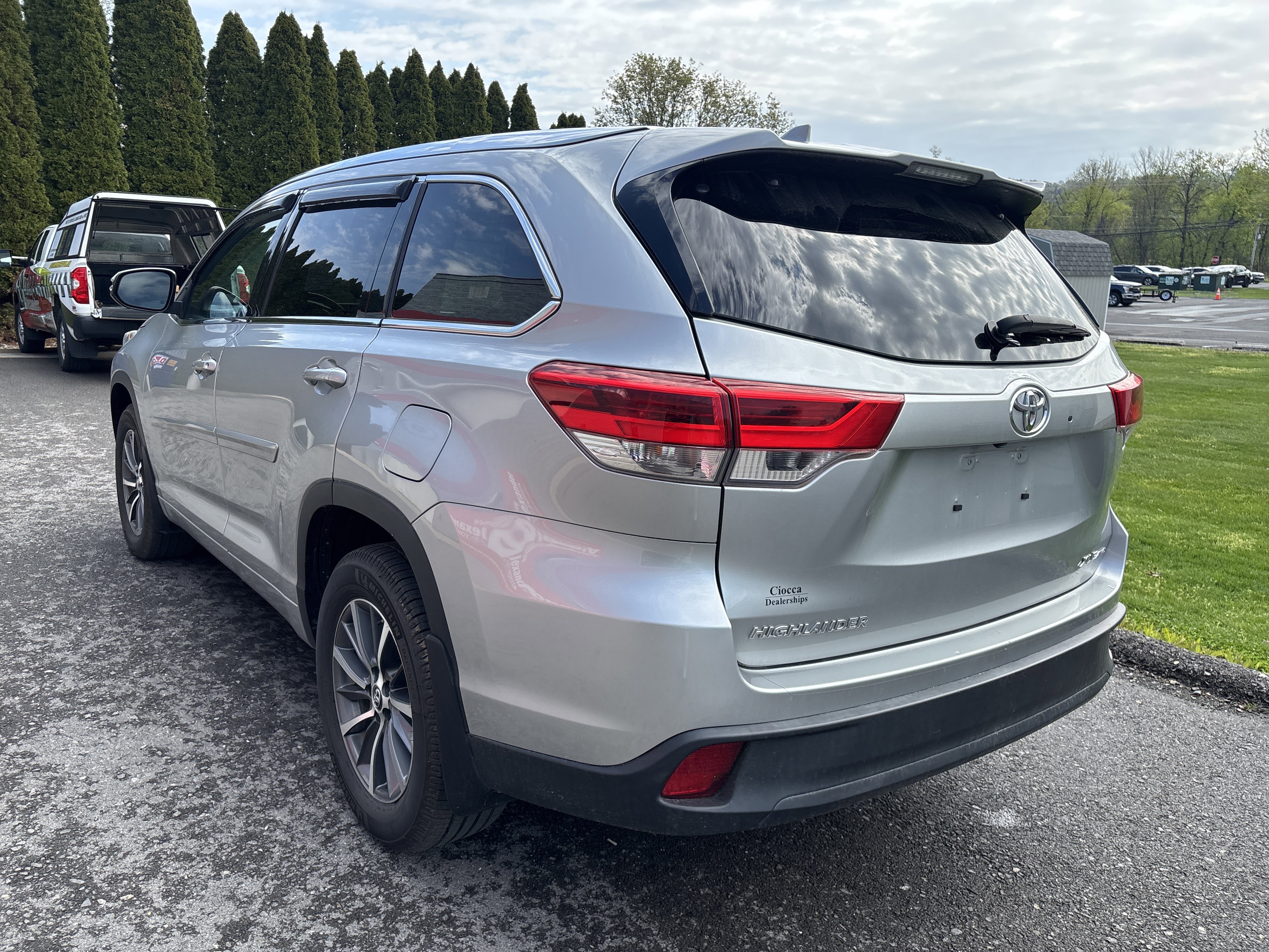 Used 2018 Toyota Highlander XLE AWD/4WD image 5