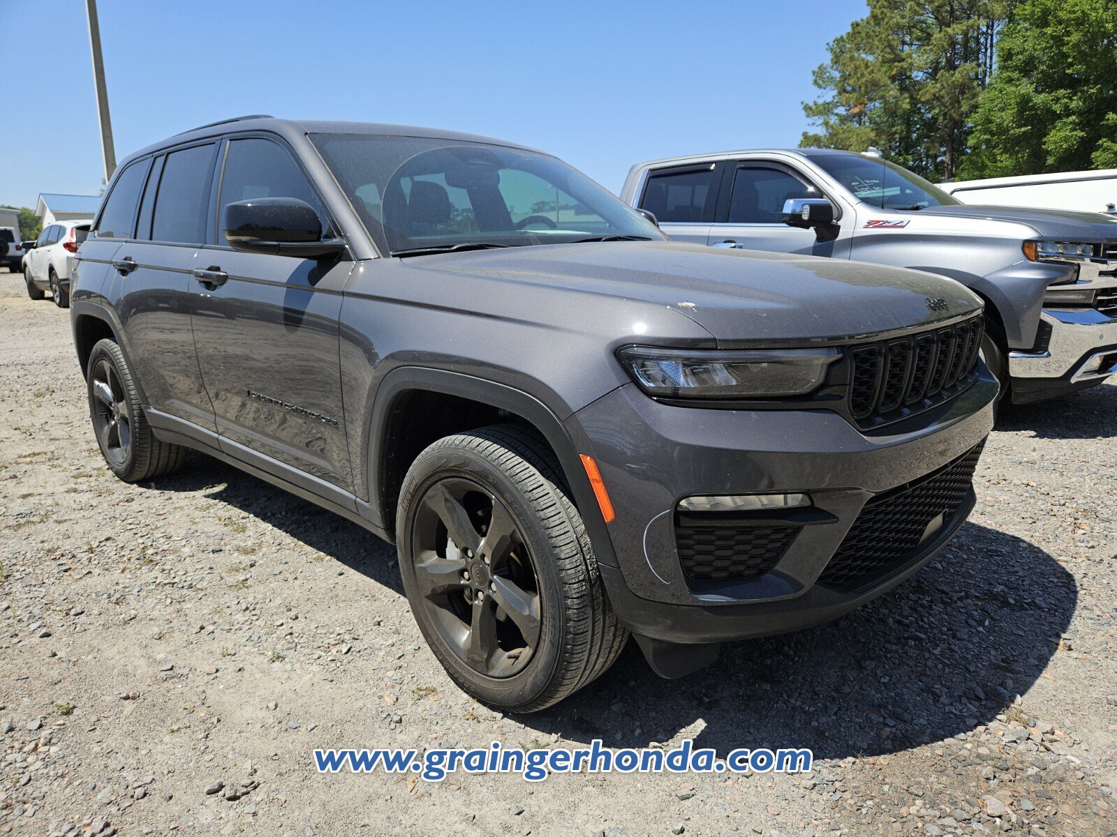 Used 2024 Jeep Grand Cherokee Limited w/ Black Appearance Package AWD/4WD image 5