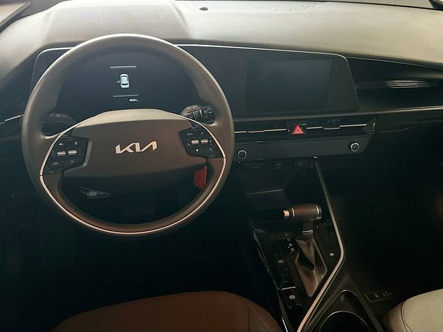 Used 2025 Kia Niro LX image 19