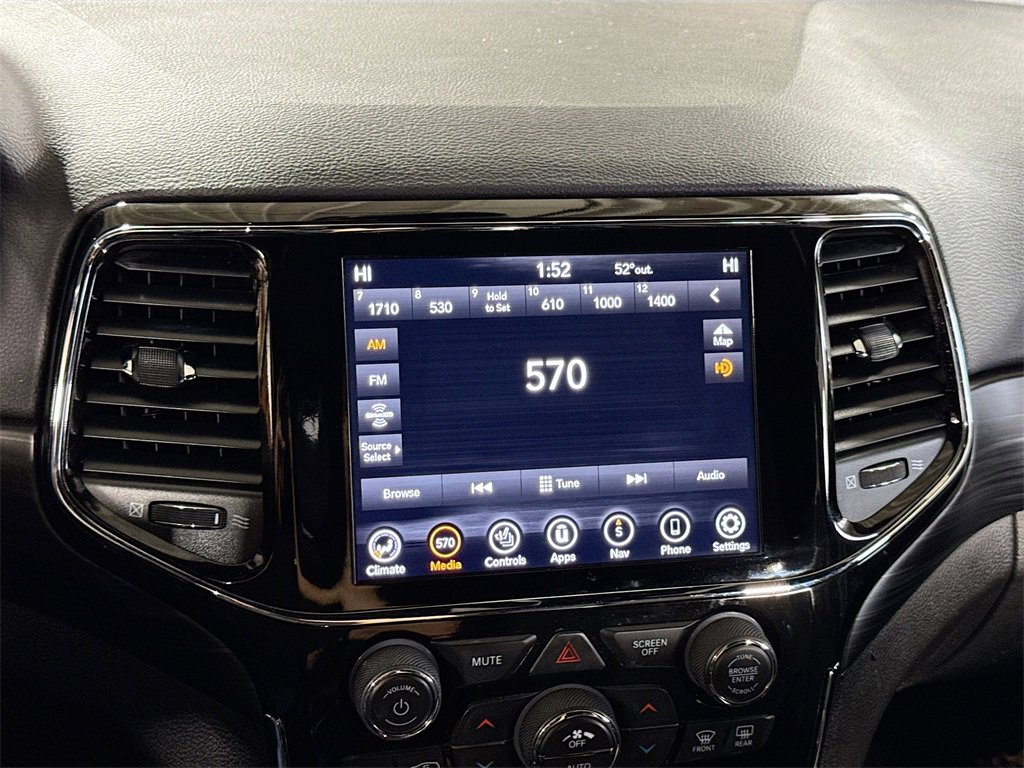 Used 2020 Jeep Grand Cherokee Laredo w/ Security & Convenience Group image 22