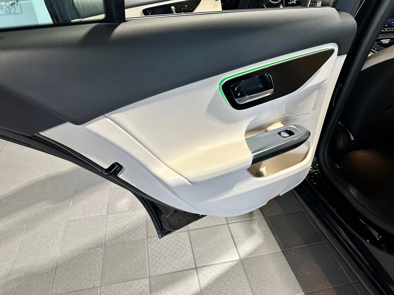 Certified 2023 Mercedes-Benz C 300 4MATIC Sedan image 29