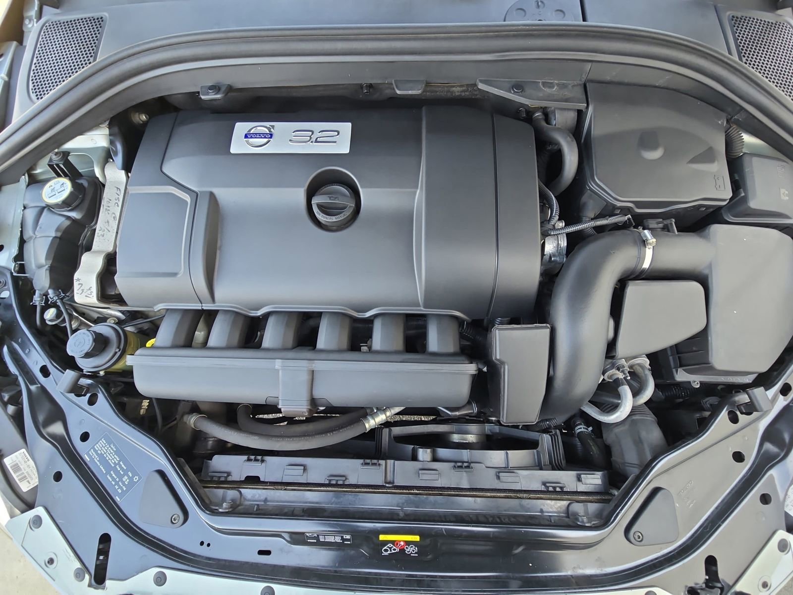 Used 2011 Volvo XC60 3.2 R-Design image 32