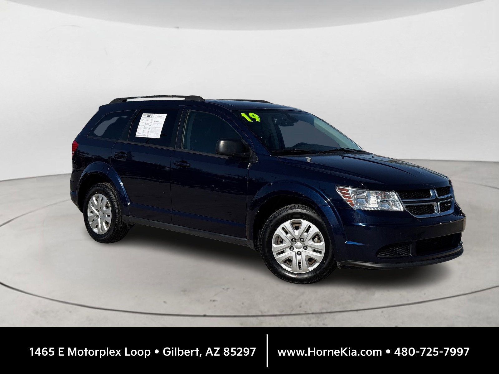 Used 2019 Dodge Journey SE image 1