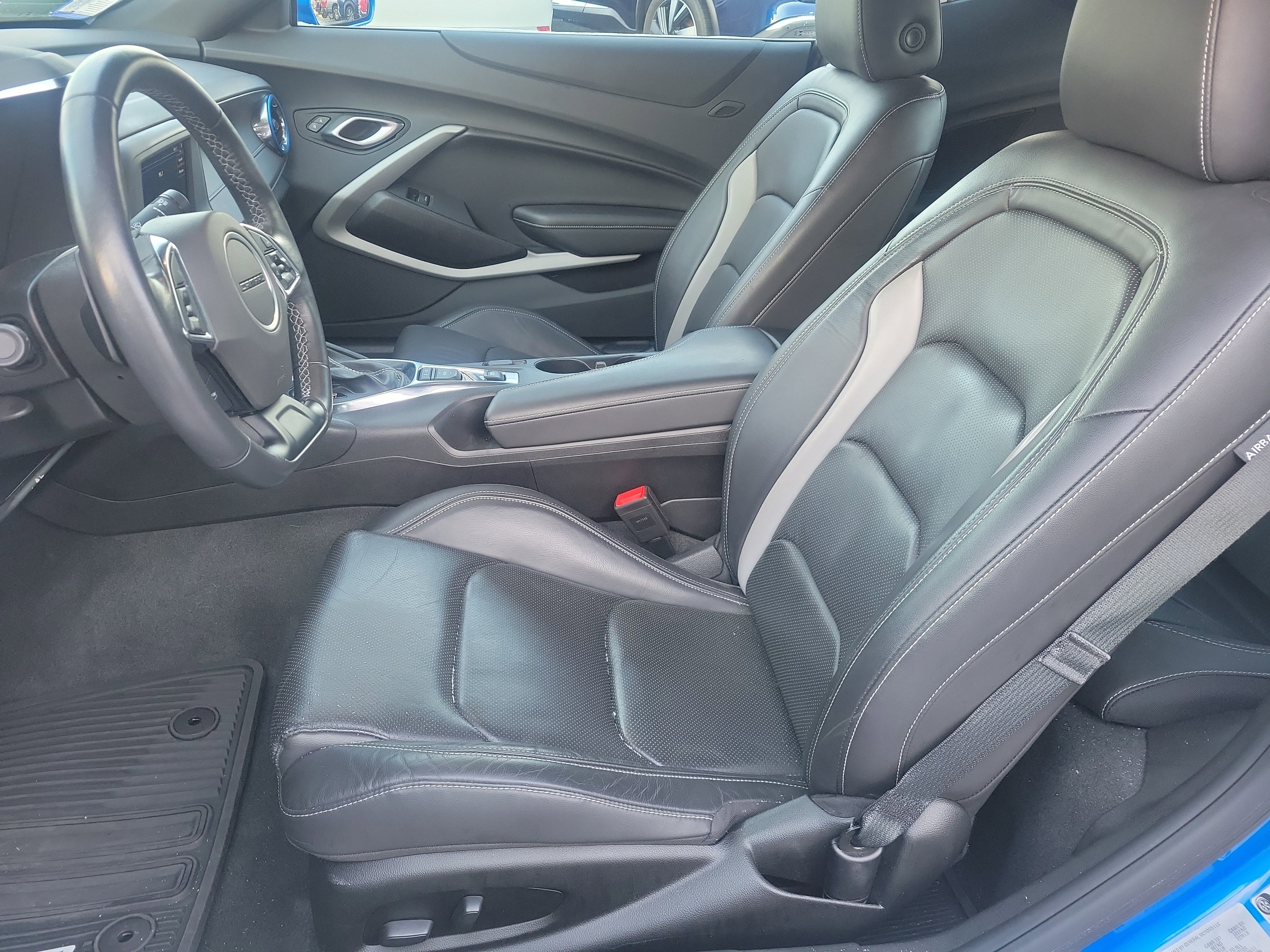 Used 2024 Chevrolet Camaro LT w/ Design Package 1 image 9