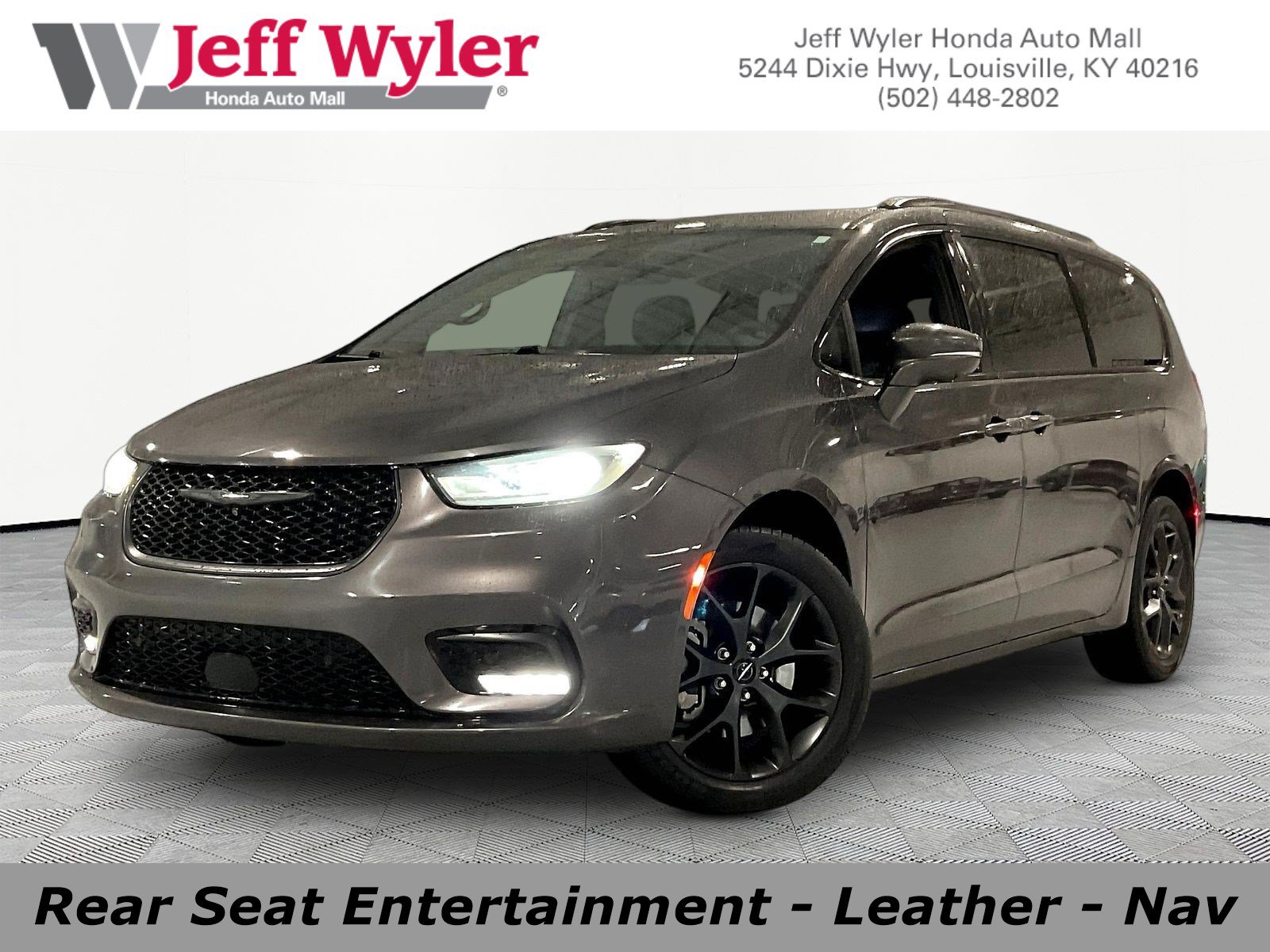 Used 2022 Chrysler Pacifica Limited w/ Uconnect Theater Family Group