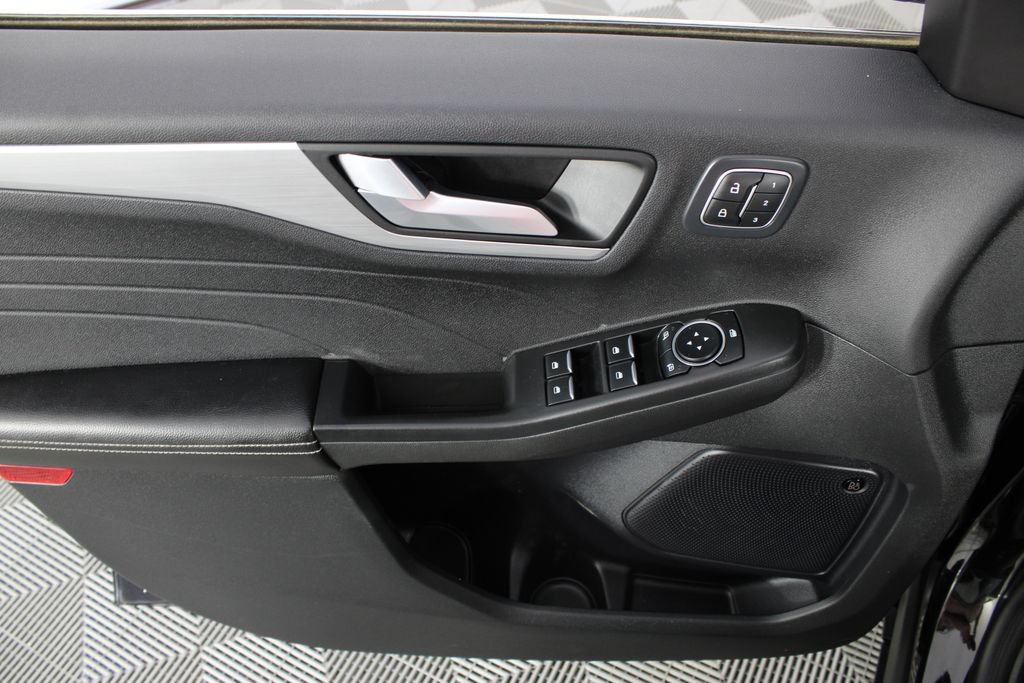 Used 2023 Ford Escape Platinum w/ Premium Technology Package AWD/4WD image 13