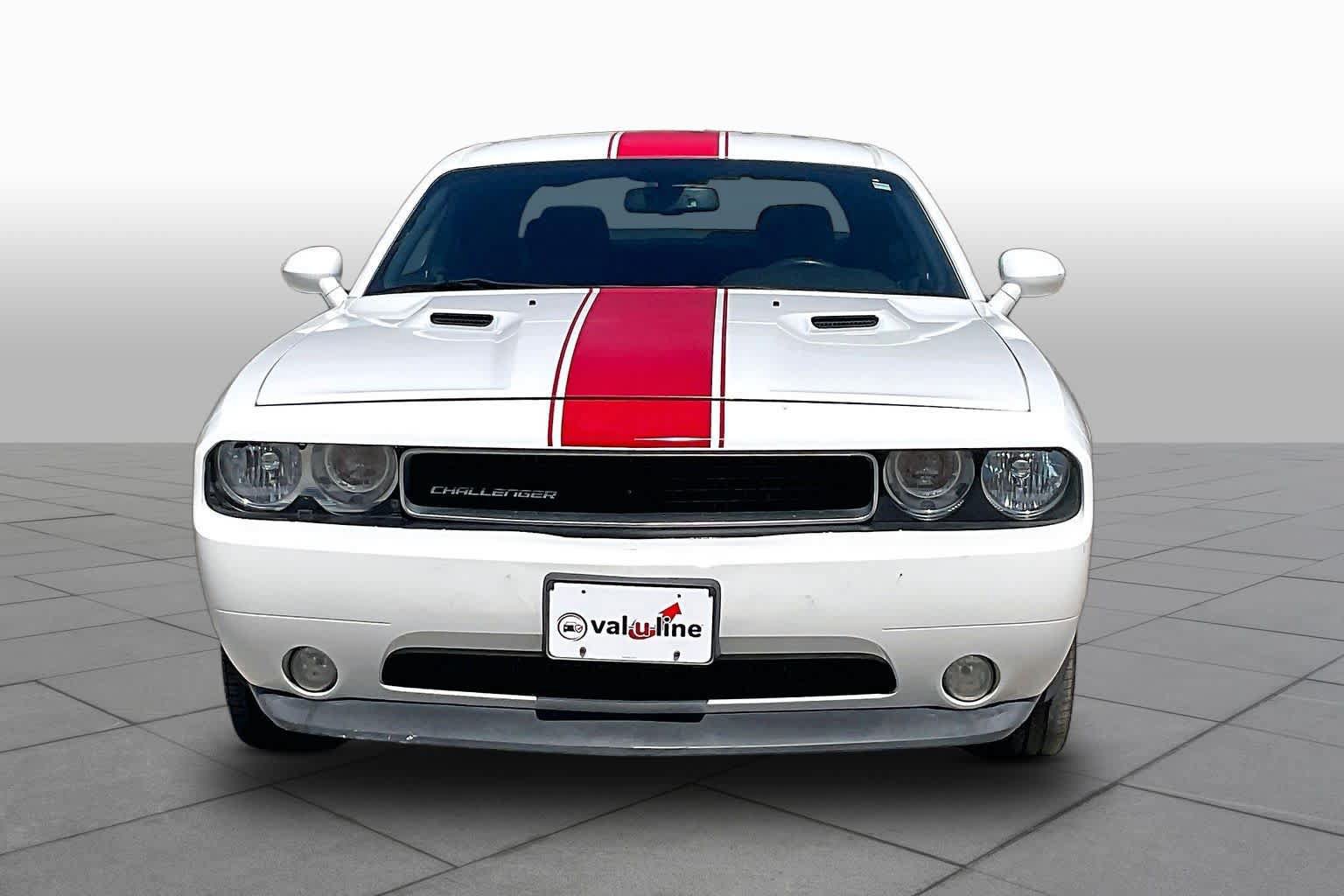 Used 2013 Dodge Challenger SXT RWD image 3