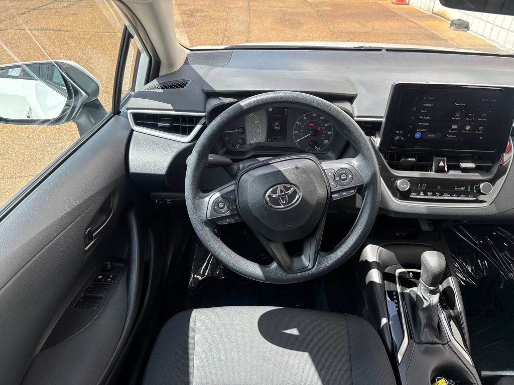Used 2025 Toyota Corolla LE w/ LE Premium Package image 3