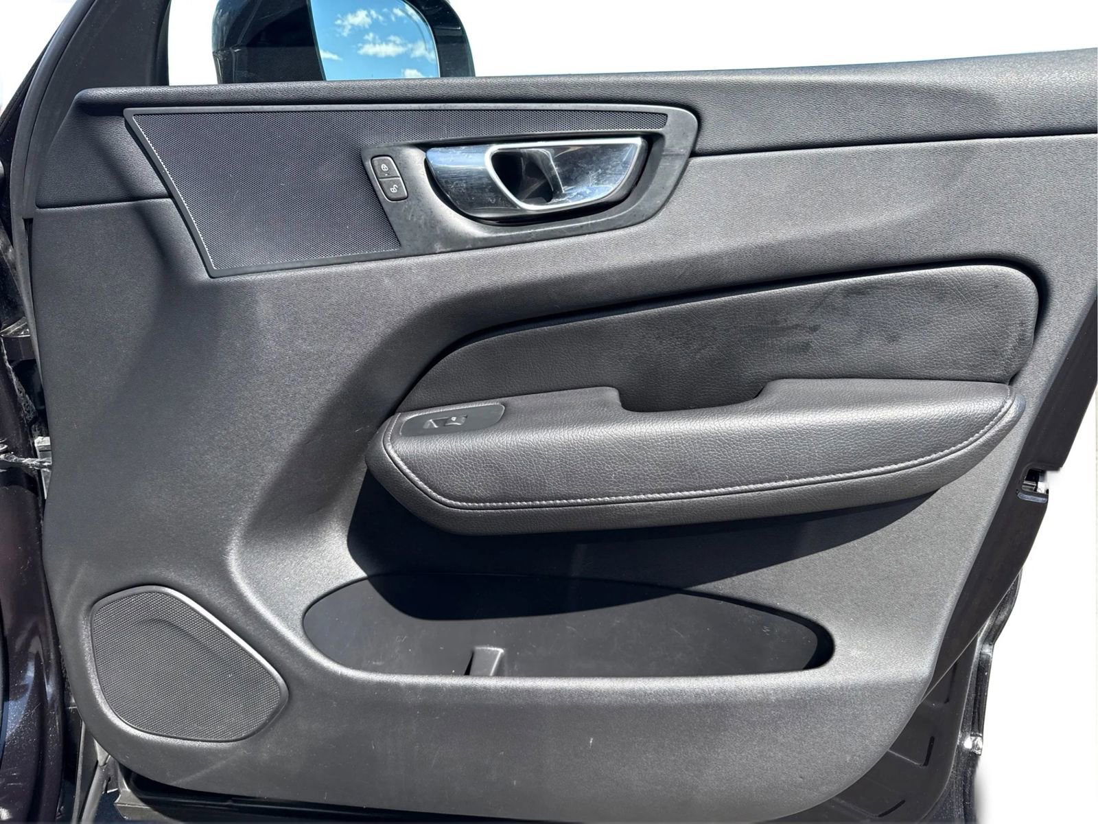 Used 2021 Volvo XC60 T6 Momentum AWD/4WD image 21