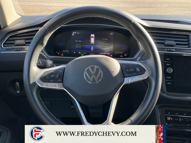 Used 2024 Volkswagen Tiguan SE AWD/4WD image 16