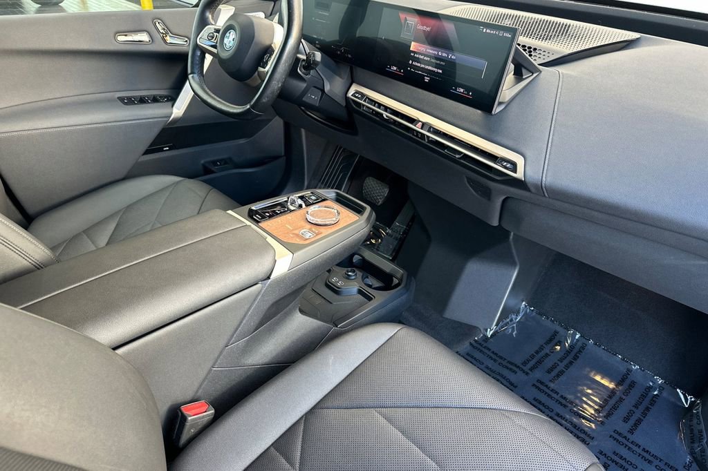 Used 2023 BMW iX xDrive50 w/ Premium Package image 17