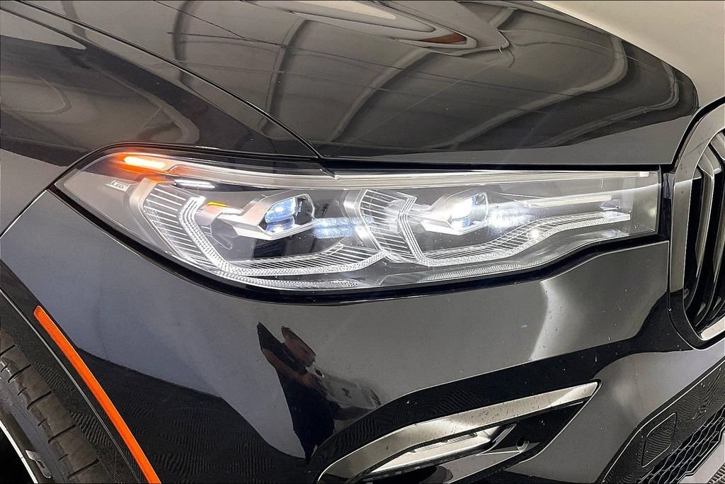Used 2021 BMW X7 xDrive40i w/ M Sport Package AWD/4WD image 38
