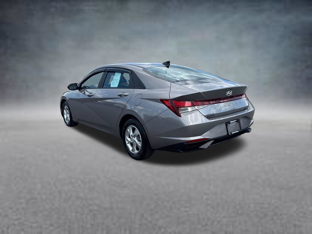 Used 2023 Hyundai Elantra SE w/ Cargo Package FWD image 9