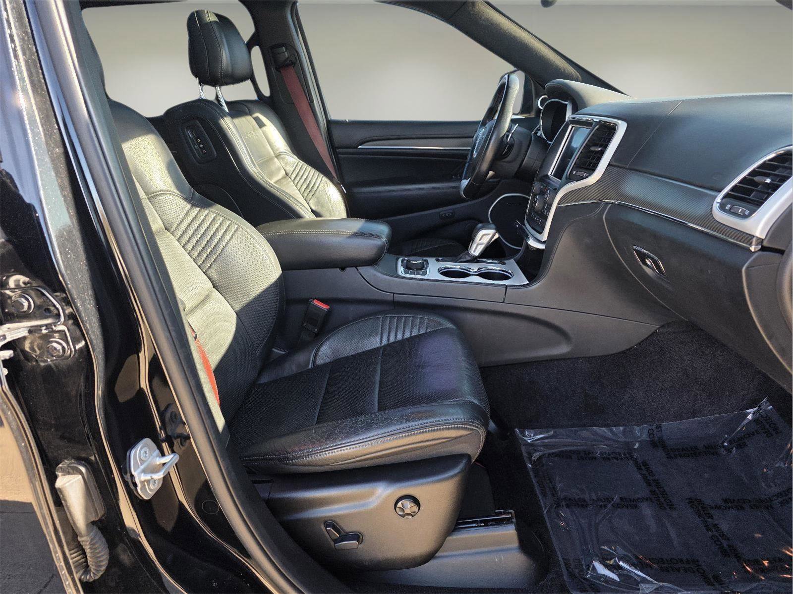 Used 2018 Jeep Grand Cherokee SRT image 26